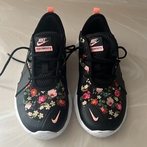 Nike sneakers 5y fits a woman’s size 7. Like new wore once inside no marks.